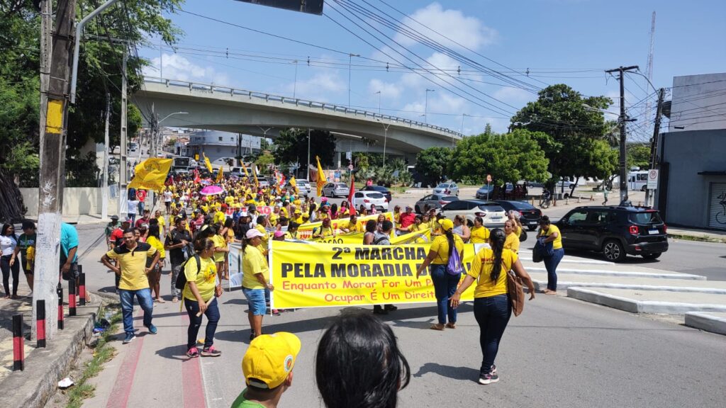 2ª marcha pela moradia ocorreu na manhã desta terça-feira em Natal - Foto: Daniel Guimarães/Agora RN