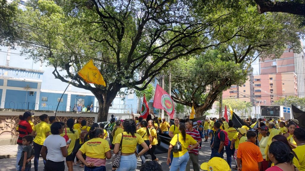 Manifestação em frente à Câmara Municipal de Natal / Foto: Daniel Guimarães