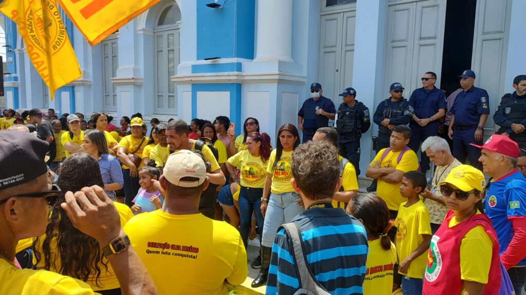 Cinco integrantes das comunidades conversam com a Prefeitura de Natal / Foto: Daniel Guimarães 