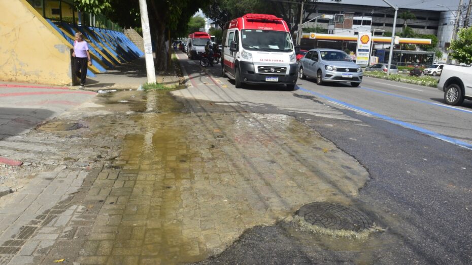 Semurb - ação contra o despejo de águas servidas em via pública. Foto: José Aldenir/Agora RN