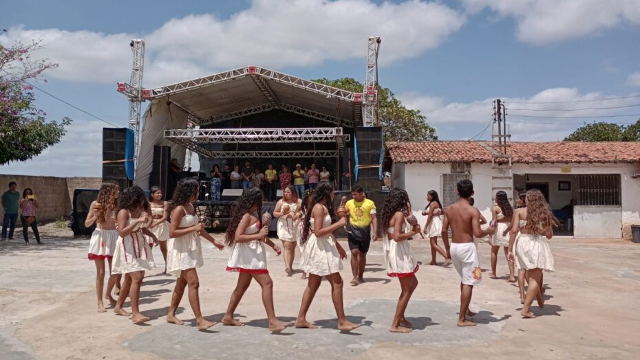 Projeto estadual feiras da agricultura familiar beneficia comunidade indígena do amarelão | notícias do rio grande do norte Agricultura Familiar crianças e adolescentes dançam o toré amarelçao eliade pimentel ascom sedraf Rio Grande do Norte