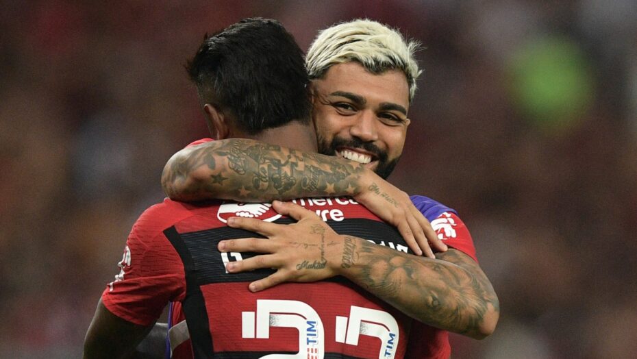 Flamengo arrecada na final da copa do brasil mais do que em todo carioca | notícias do rio grande do norte Jogadores do Flamengo abraçados durante jogo / Foto: divulgação