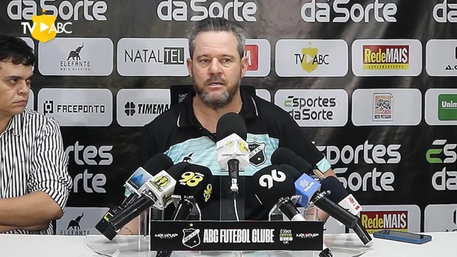 Argel Fuchs precisa colocar os garotos pra jogar/ Foto: reprodução