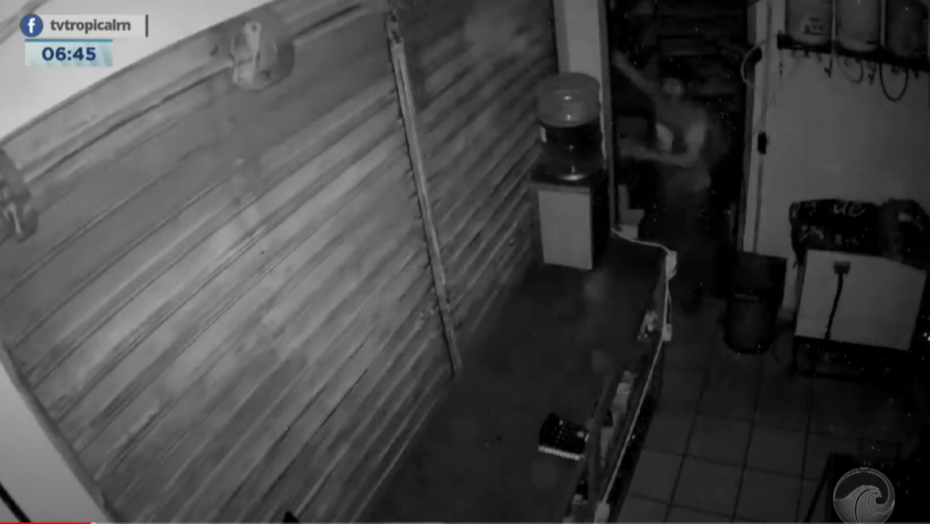 Loja foi invadida na madrugada desta quinta 21 em PaRio Grande do Norteamirim. Foto: Reprodução/ TV Tropical