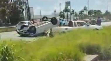 carro capota na br 101