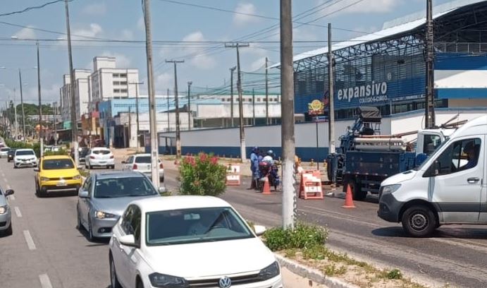 CaeRio Grande do Norte conserta buraco na frente do colégio Expansivo na manhã desta segunda 4 - Foto: reprodução