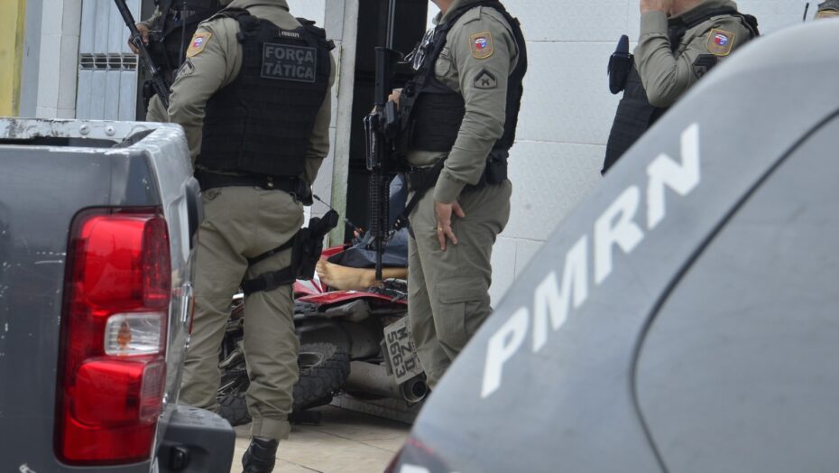 Dois jovens são executados a tiros no bairro de felipe camarão | notícias do rio grande do norte Dois jovens morreram alvejados por disparos em Felipe Camarão / Foto: reprodução