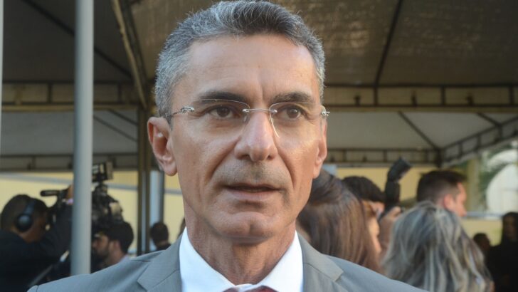 Líder do governo na Assembleia Legislativa, deputado estadual Francisco do PT cobra retomada de obras na educação. Foto: José Aldenir/Agora RN