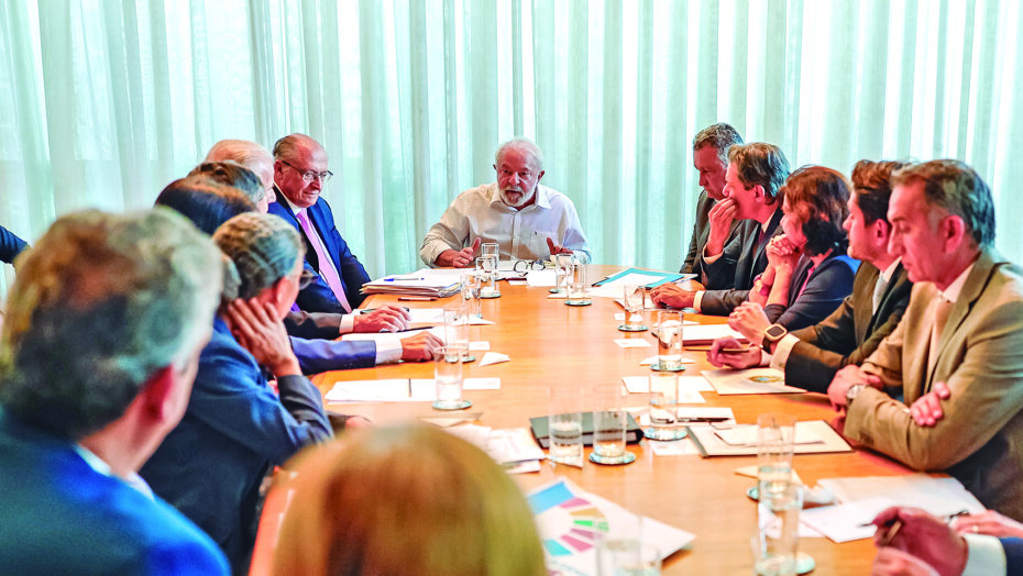 Presidente Lula (PT) reunido com o vice-presidente Geraldo Alckmin (PSB) e ministros. Foto: Ricardo Stuckert/PR