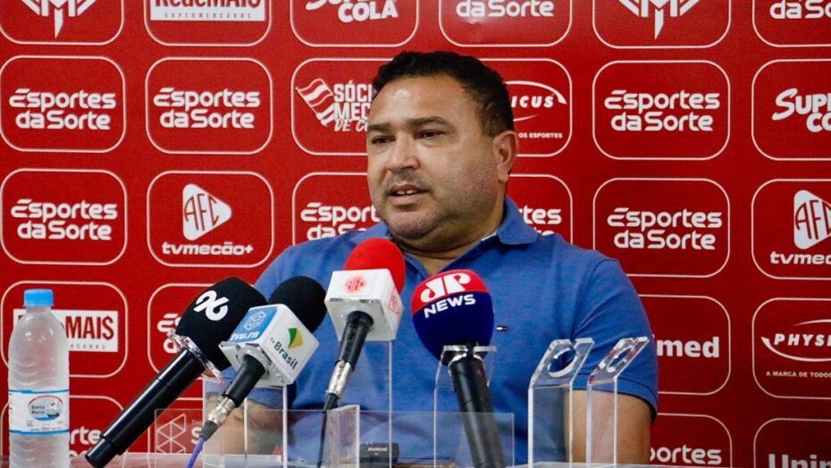 Souza, atual presidente do AMérica, oficializou sua candidatura à reeleição. Fotos: Canindé Pereira/América FC