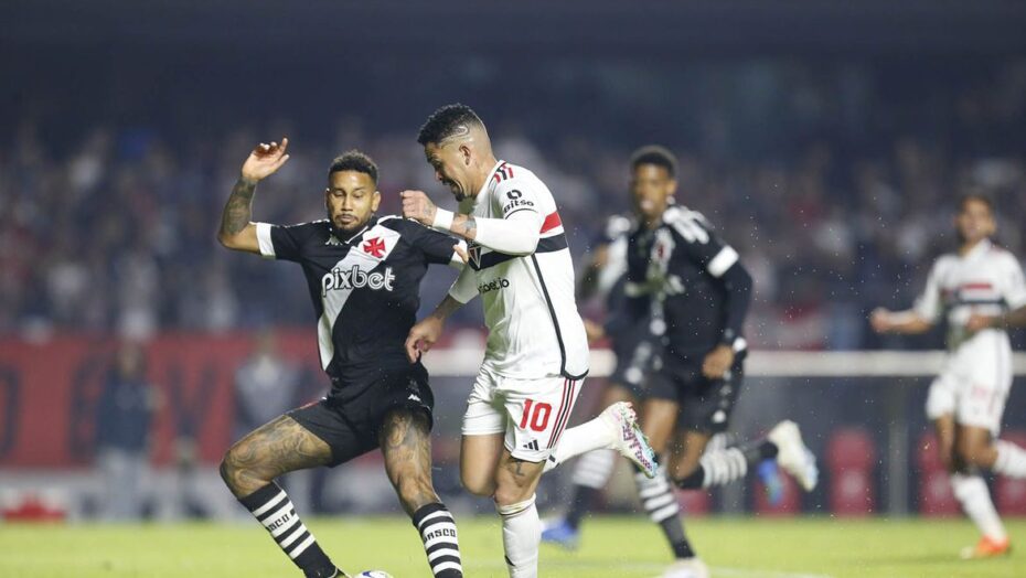 Tentando se afastar do z4, vasco recebe são paulo em são januário | notícias do rio grande do norte Jogo entre Vasco e São Paulo no Morumbi / Foto: Paulo Pinto - Agência Brasil