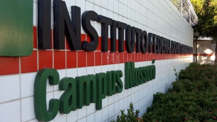 Placa de identificação do campus Mossoró do IFRN