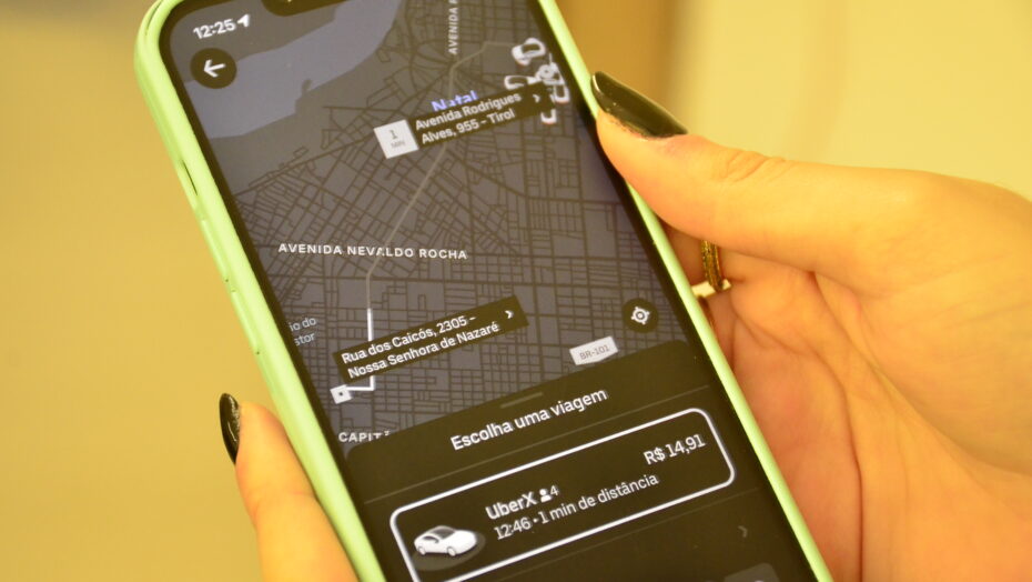 Uber paga benefício. Índices de aceitação de viagens e de cancelamentos fazem parte dos critérios adotados para receber benefício