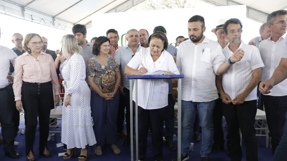 Aterro sanitário será erguido para beneficiar toda região. Ato foi assinado pela governadora Fátima Bezrra