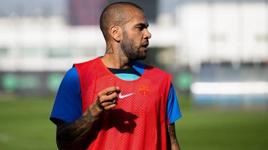 Daniel Alves durante treino de futebol / Foto: divulgação