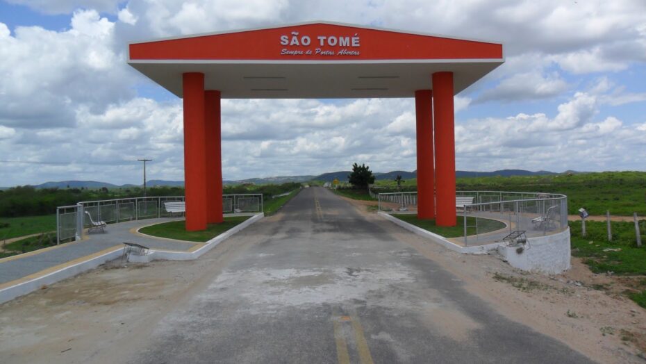 Comerciantes fecham portas em São Tomé. Foto: Reprodução.