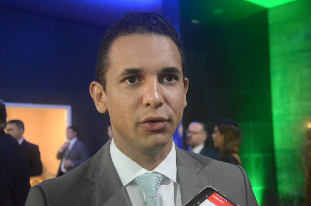 Concurso foi anunciado pelo prefeito de Mossoró, Allyson Bezerra; edital sai ainda em 2023 - Foto: José Aldenir / AGORA RN