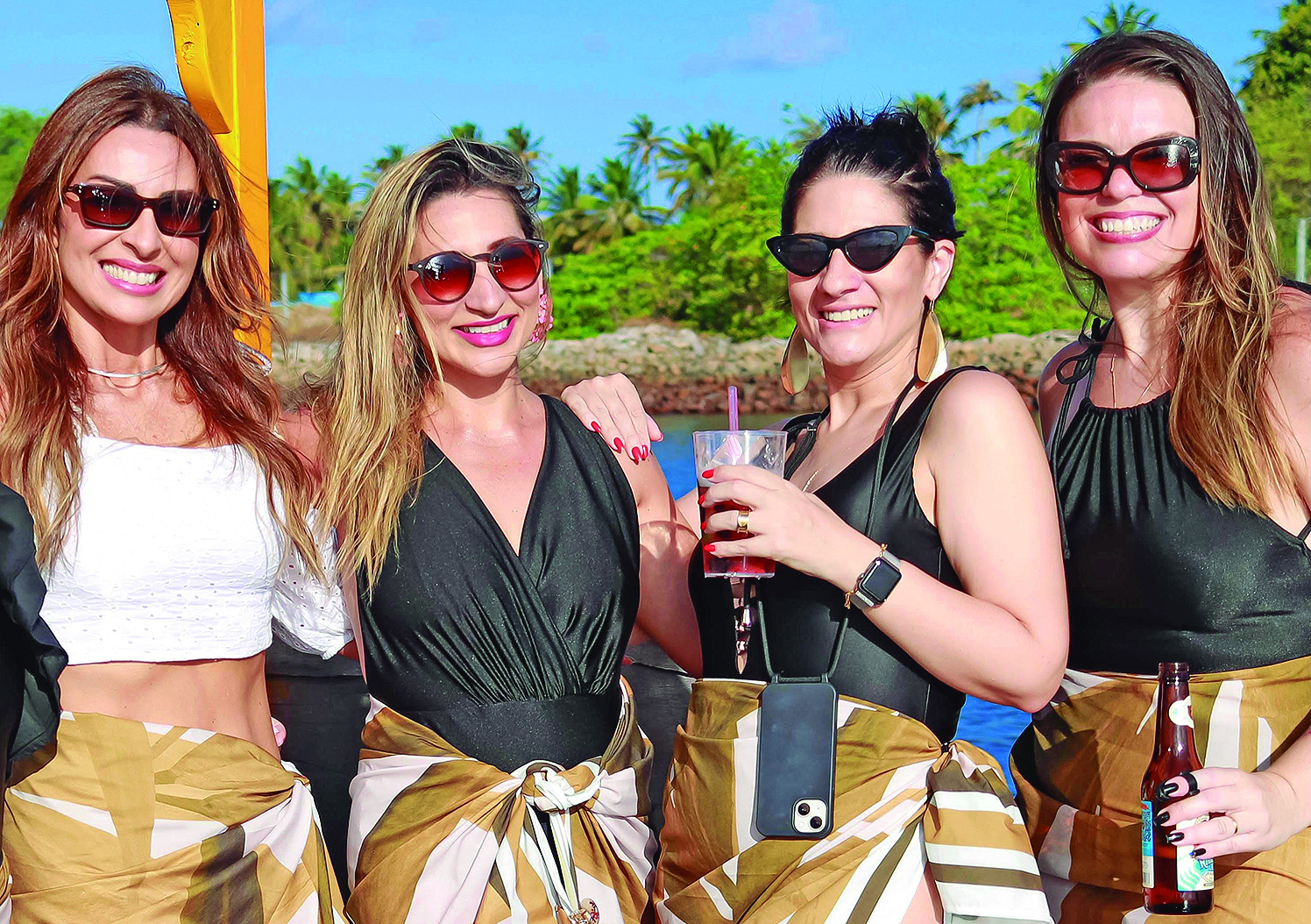 Foto 1 correta lídia Na confra, Lídia Pace, Ohara Oliveira, Flávia Freire e Juliana Manzano de estampa Botanic da Romance Brazil - Foto: Luana Lima