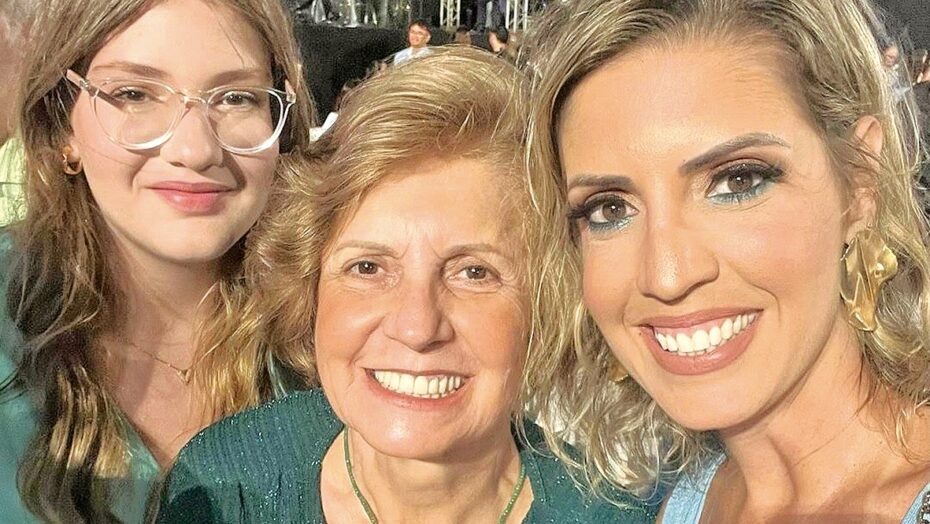 Amanda, Conceição e Manu Vila, três gerações da família no show de Roberto Carlos - Foto: Reprodução