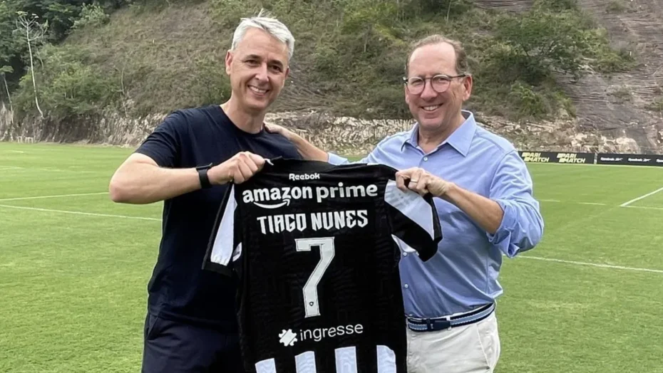 Tiago Nunes foi anunciado por John Textor, dono do Botafogo / Foto: Twitter/Divulgação