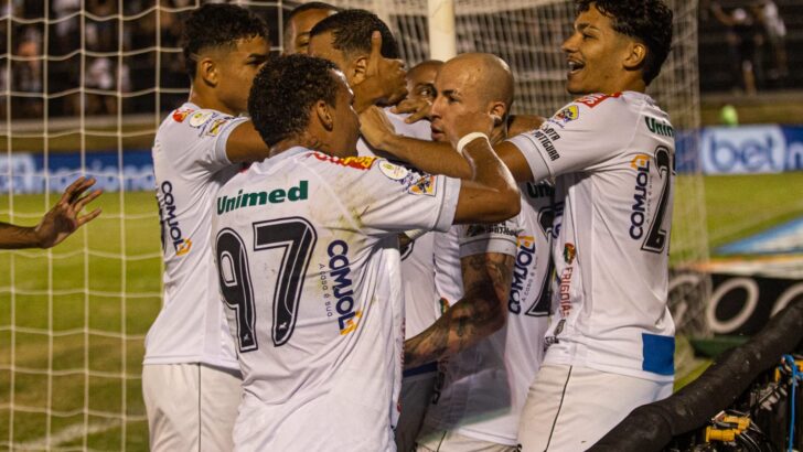Jogadores do ABC comemoram gol no último jogo do clube na Série B - Foto: Rennê Carvalho / ABC FC
