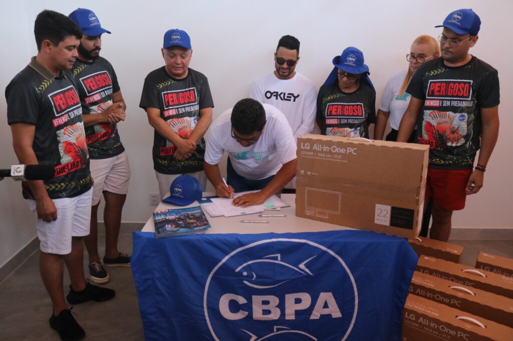 Presidente da CBPA, Abraão Lincoln, assinou a parceria. Foto: Divulgação / Jocaff Souza