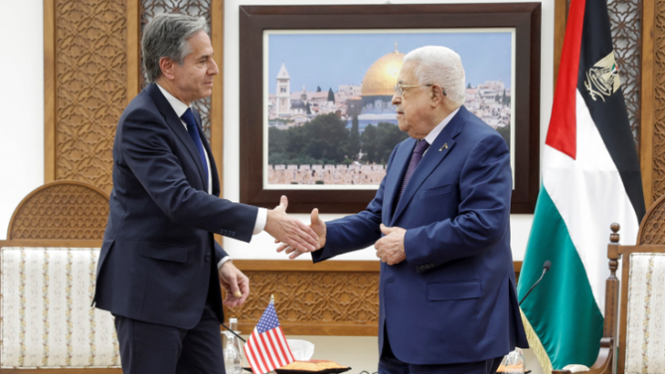 O presidente da Autoridade Palestina, Mahmoud Abbas e o secretário de Estado dos Estados Unidos, Antony Blinken Jonathan Ernst/Pool/Reuters