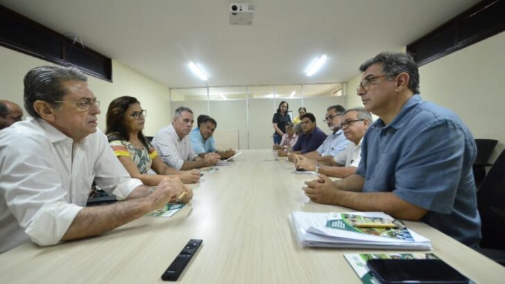 Paulo Varella (esq.) e José Vieira (dir.) em reunião sobre taxação da água bruta no Rio Grande do Norte - Foto: José Aldenir/Agora RN