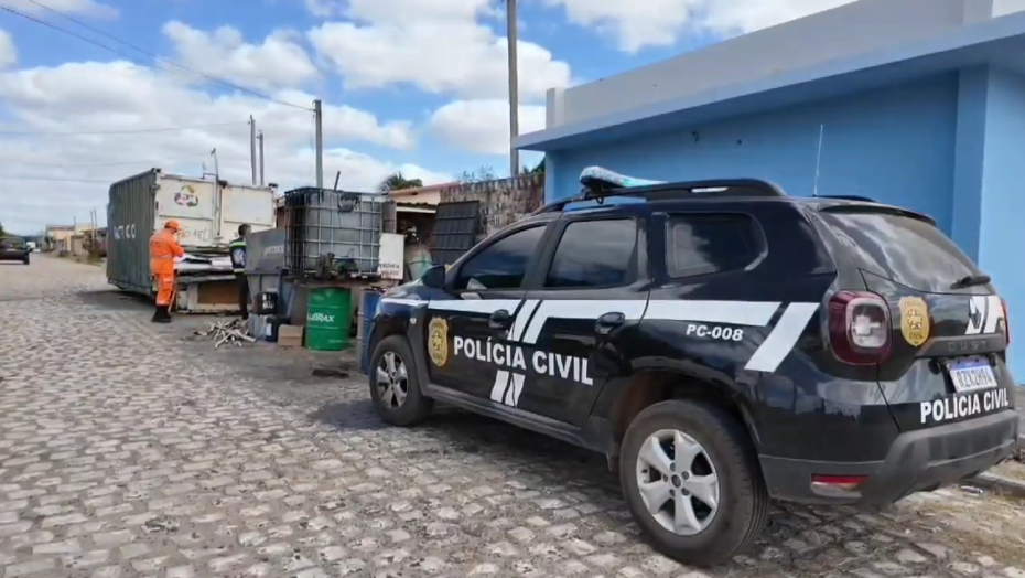 Duas pessoas foram presas em flagrante pela polícia, uma por furto de energia e a outra por receptação qualificada / Foto: reprodução