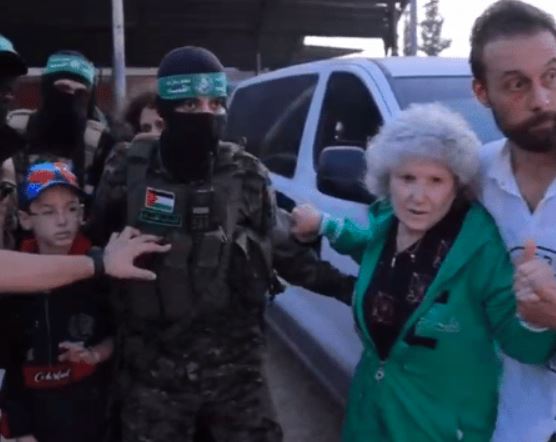 Refém liberada nesta sexta-feira pelo Hamas, em acordo com Israel - Foto: Reprodução