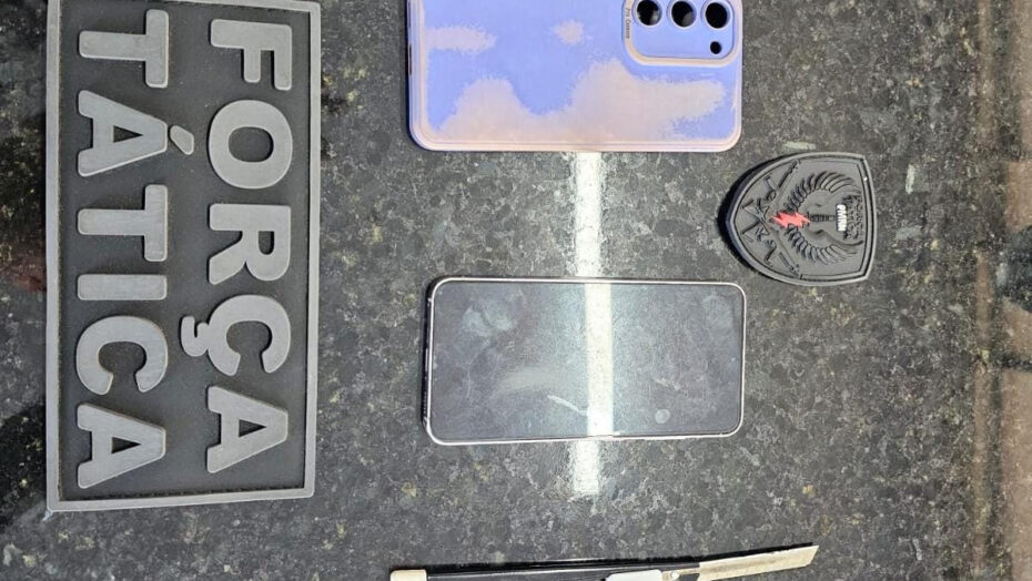 Suspeito é preso por assalto na av. Roberto freire usando estilete | notícias do rio grande do norte Celular roubado na Av. Roberto Freire foi apreendido com suspeito. Foto: PM RN.