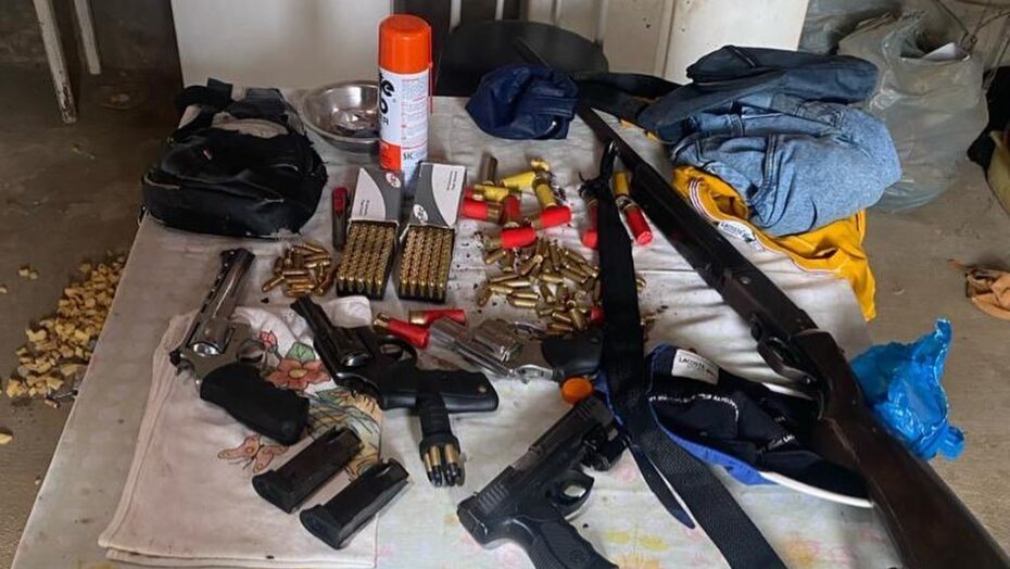 Arsenal de armas continha explosivos. Foto: PM RN.