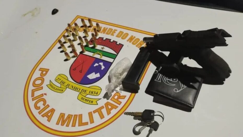 Arma e porção de droga foram apreendidos pela polícia. Foto: PM RN/3º Batalhão.