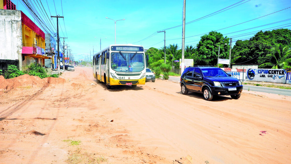 Areia tomou conta da João Medeiros Filho desde a semana passada, após chuvas - Foto: José Aldenir / Agora RN