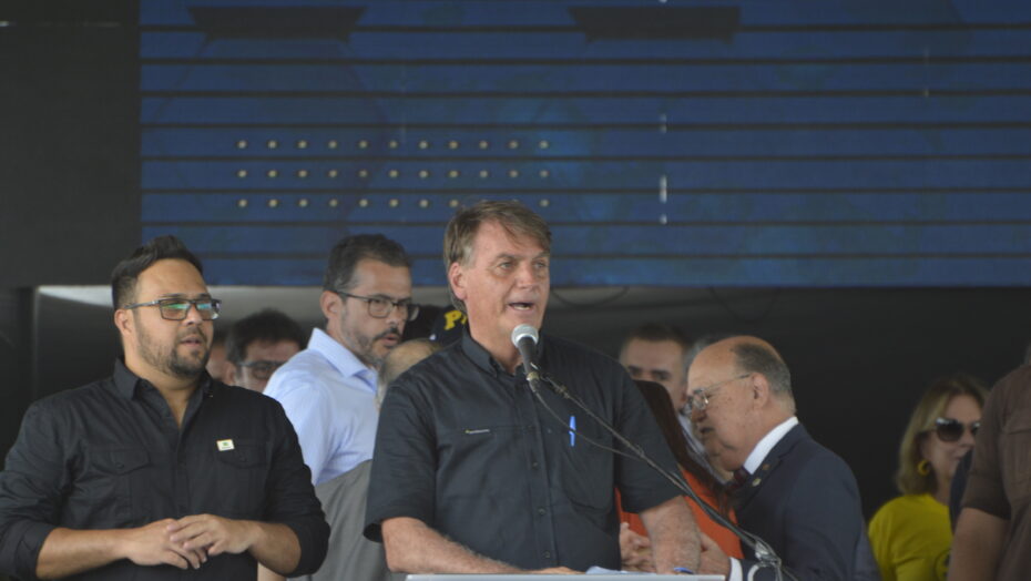 Bolsonaro diz que os alicerces do pt “baseiam-se na pobreza” | notícias do rio grande do norte Jair Bolsonaro durante discurso em PaRio Grande do Norteamirim / Foto: José Aldenir