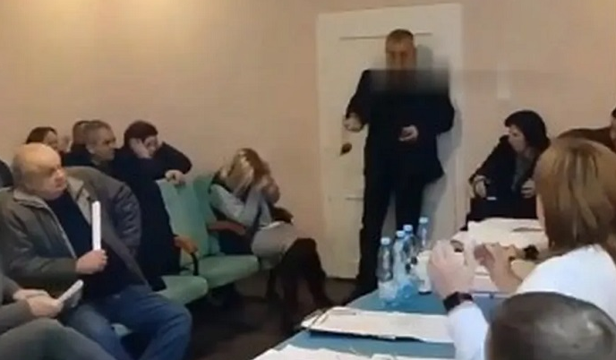 Deputado ucraniano soltou granada na sala. Foto: Reprodução