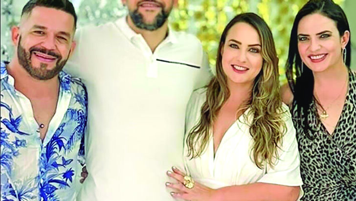 Em noite entre amigos Hugo Cabral, Mário Pegado, Valéria e Vanessa Gurgel. Foto: Reprodução
