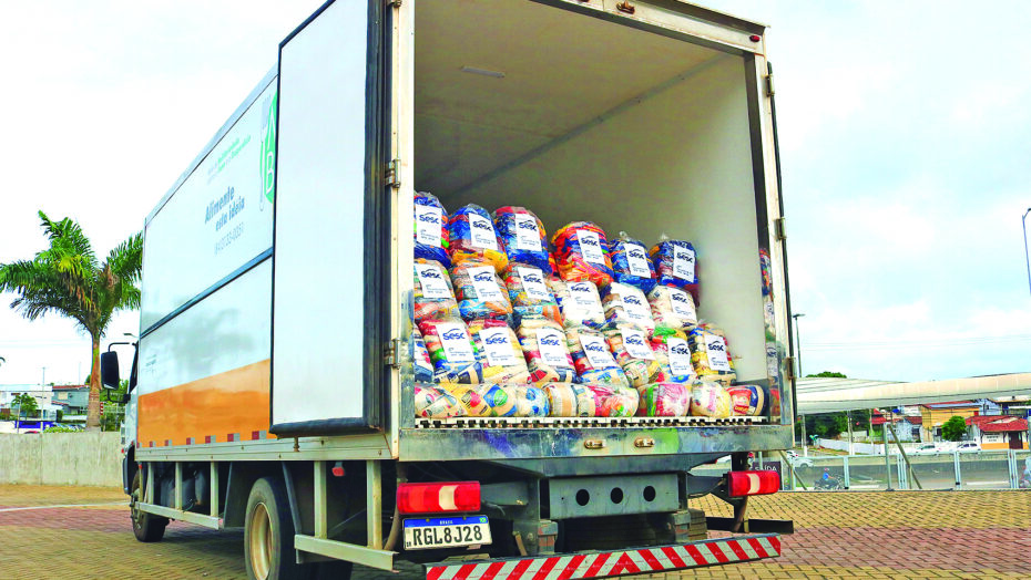 Unidade móvel do programa Sesc Mesa Brasil, na Praça Pedro Velho, vai receber doações de alimentos e brinquedos entre os dias 13 e 23; local terá programação e abertura com show de Elba Ramalho
