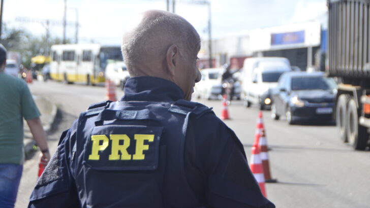 Policiais Rodoviários Federais durante operação na ponte de Igapó / Foto: José Aldenir