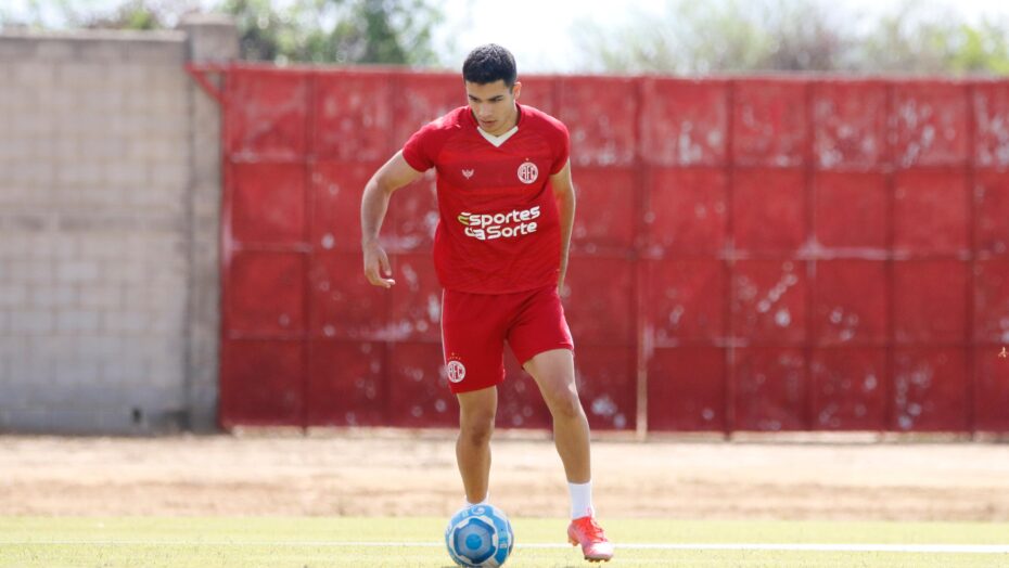 Giovani já integrou o elenco do América / Foto: Canindé Pereira