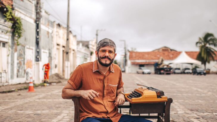 No livro "Enquanto eu existir", Octávio Santiago combina jornalismo e literatura para destacar o que permanece ativo na cidade baixa. Foto: Ian Rassari