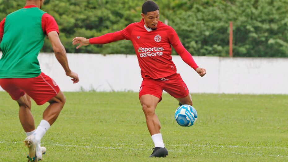 Reforço chega ao clube e poderá se testado neste sábado / Foto: Canindé Pereira/América FC