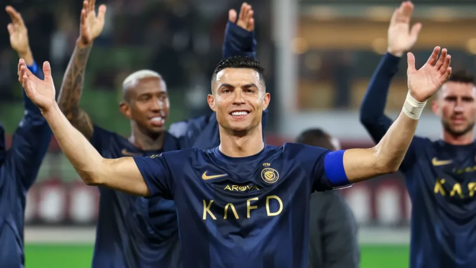 Cristiano ronaldo marca em goleada e termina 2023 como artilheiro do ano | notícias do rio grande do norte Cristiano Ronaldo comemora gol na vitória do Al-Nassr pela liga saudita / Foto: Yasser Bakhsh/Getty Images
