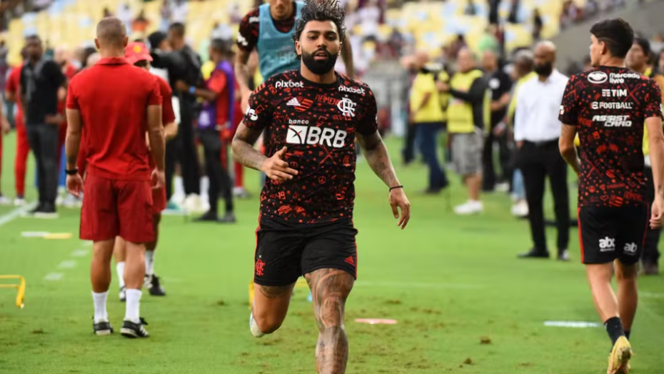 Gabigol em aquecimento antes da final entre Flamengo e Fluminense no dia 9 de abril — Foto: André Durão/ge