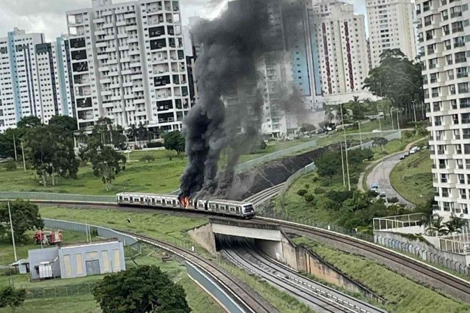 Vagão do metrô pega fogo em águas claras; veja vídeos | notícias do rio grande do norte Um vagão do Metrô do Distrito Federal pegou fogo em Águas Claras, nas proximidades da Estação Concessionárias, na manhã desta sexta-feira 12.