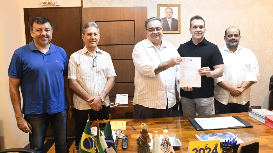 Na ausência de Álvaro Dias, Ériko Jácome respondeu como prefeito em exercício / Foto: Frankie Marcone