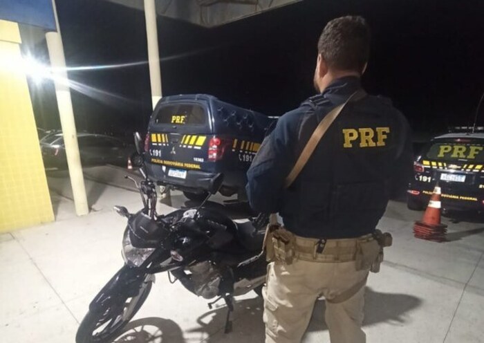 PRF prende pessoas e apreende ve&iacute;culos no RN. Foto: PRF/RN.