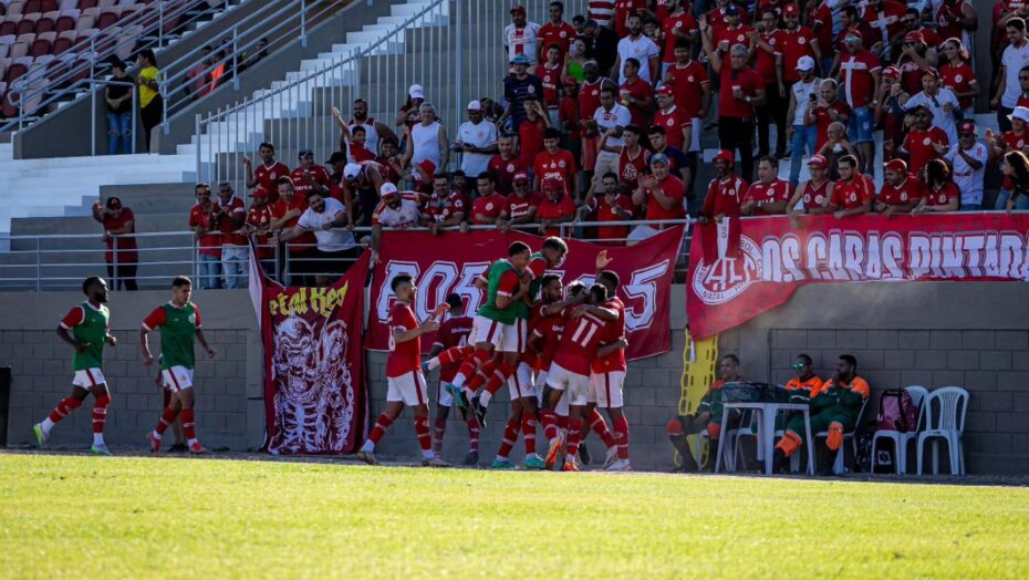 Equipe do América comemorando o gol / Foto: Paulo José