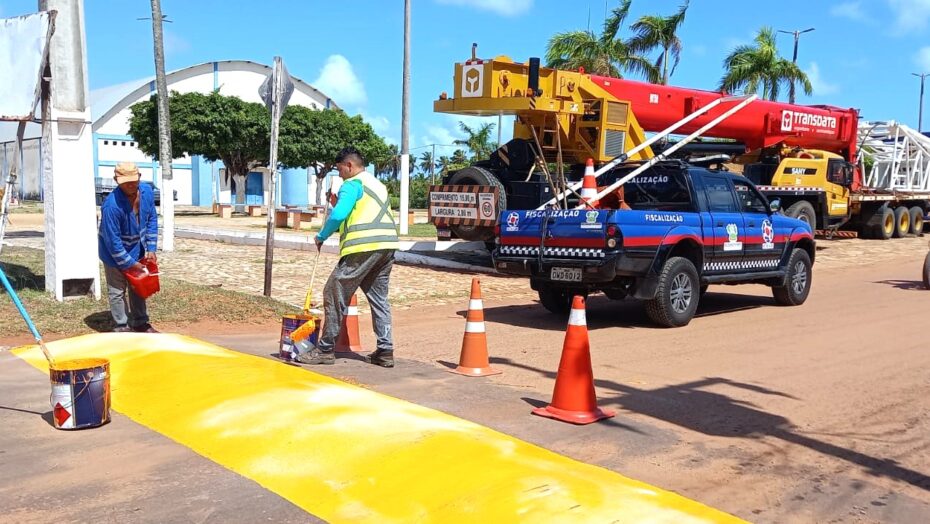 Trabalho do Detran consiste na revitalização da sinalização horizontal da zona urbana da cidade. Foto: DETRAN/RN.