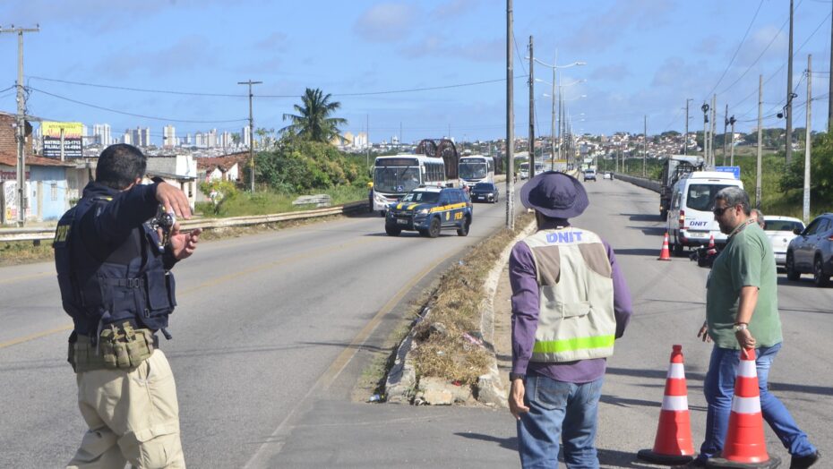 Restrição na Ponte de Igapó já está valendo e quem passar pelo local pode ser multado - Foto: José Aldenir/Agora RN